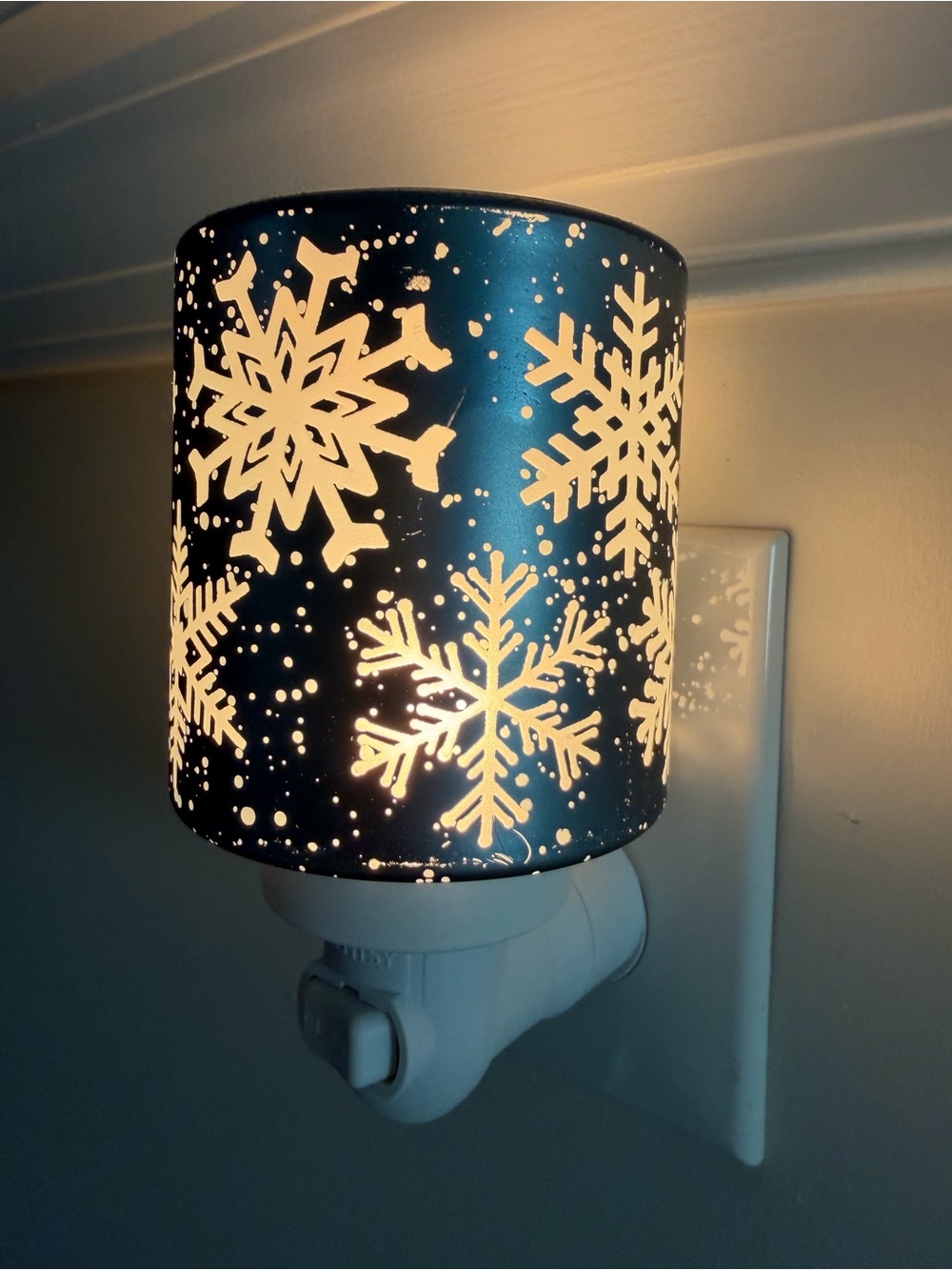 Scentsy Falling Snowflakes ❄️ mini wax warmer
